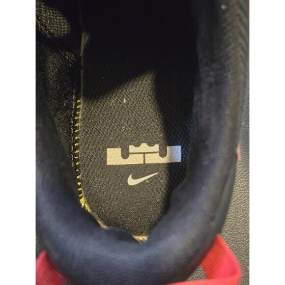 Nike LeBron Witness 4 Lion-Heel Men's 6.5 / GS Navy Red Basketball Sneakers - Picture 6 of 6